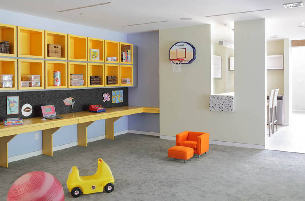 Basement Renovation - Ardsley House, Eisner Design Eisner Design モダンデザインの 子供部屋