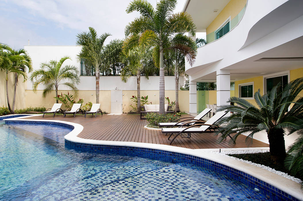 homify Tropical style pool