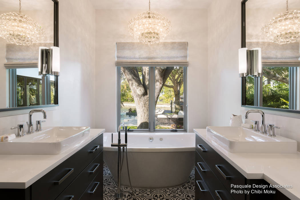 Pasquale Design | Mediterranean Modern Luxe | Tampa, FL, Chibi Moku Architectural Films Chibi Moku Architectural Films Modern bathroom Concrete