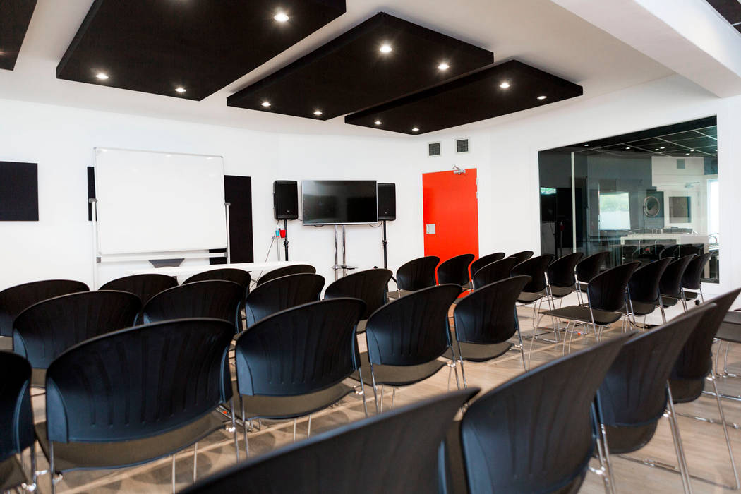 large lecture room - live room Till Manecke:Architect Commercial spaces Schools