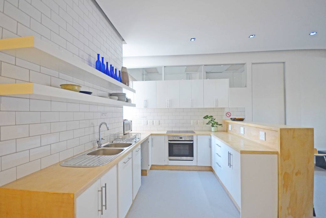 open plan kitchen dining Till Manecke:Architect Kitchen