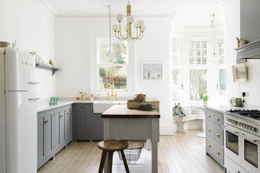 The Park Kitchen Nottingham by deVOL deVOL Kitchens Klasyczna kuchnia Drewno O efekcie drewna