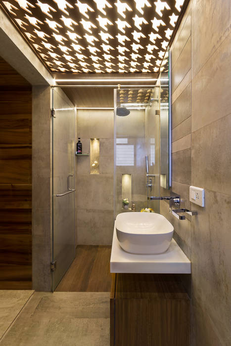 Apartment in the Western Suburban of Mumbai, The design house The design house Bagno moderno Piastrelle