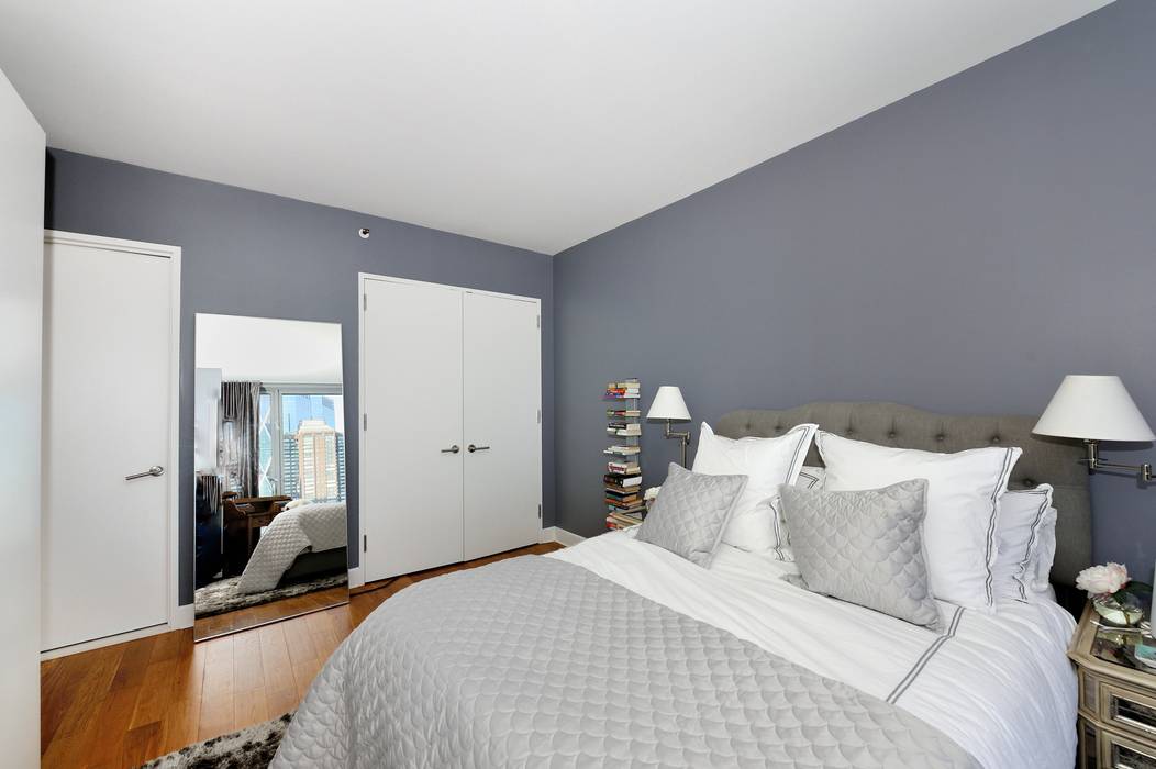 Apartment Remodel on West 52nd St., KBR Design and Build KBR Design and Build Kamar Tidur Minimalis