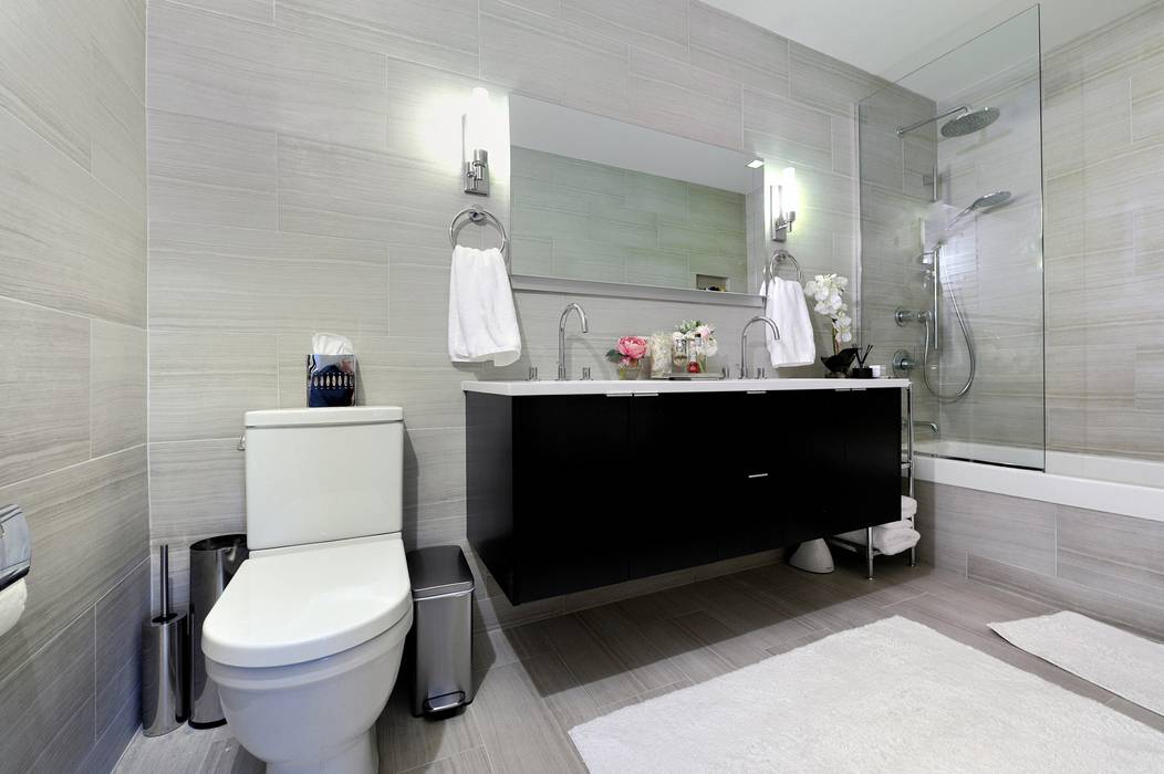 Apartment Remodel on West 52nd St., KBR Design and Build KBR Design and Build Minimalist Banyo