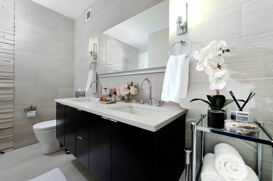 Apartment Remodel on West 52nd St., KBR Design and Build KBR Design and Build Minimalist style bathrooms