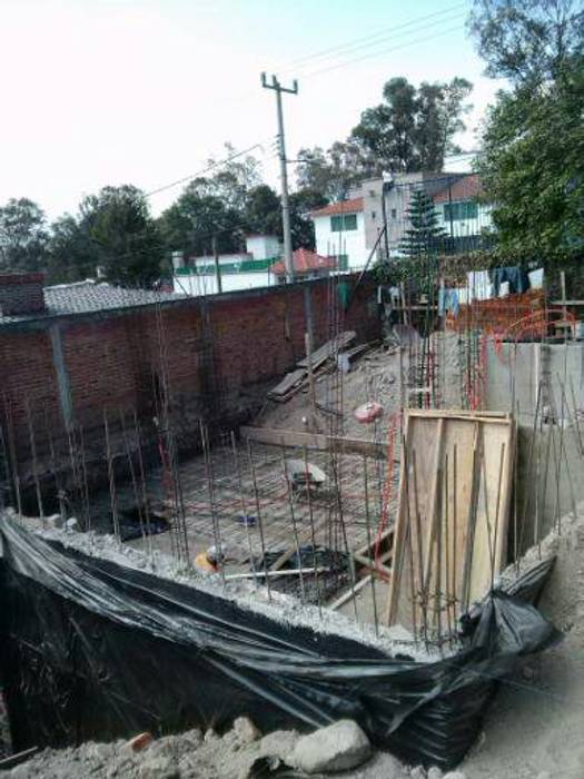 Residencia Bosques , A arquitecto A arquitecto Paredes y pisos de estilo moderno