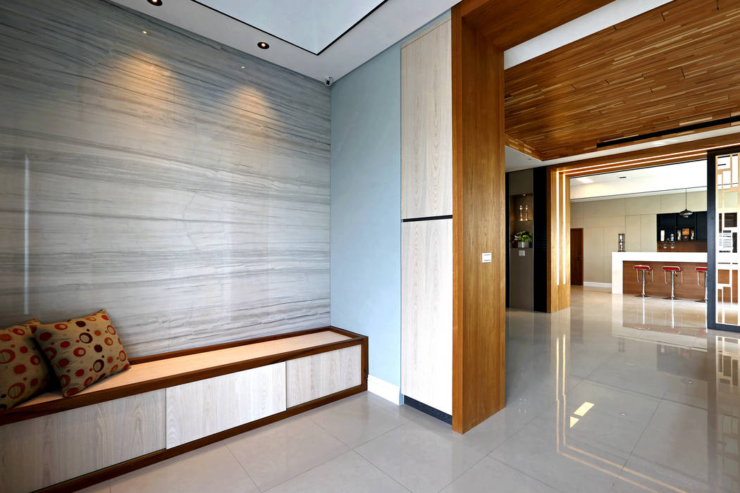 Taiwan Taichung - C House, 信美室內裝修 信美室內裝修 Corredores, halls e escadas asiáticos