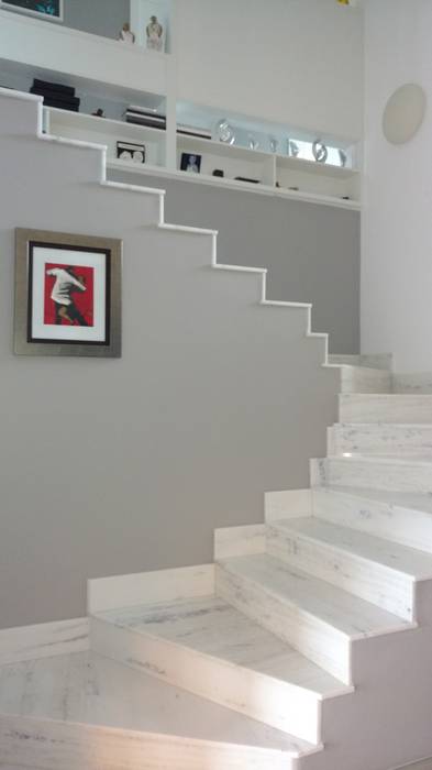 homify Modern Corridor, Hallway and Staircase