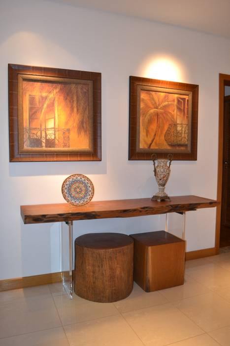 Aparador em Madeira Maciça - ArboREAL Móveis, ArboREAL Móveis de Madeira ArboREAL Móveis de Madeira Rustic style corridor, hallway & stairs Solid Wood Multicolored Accessories & decoration