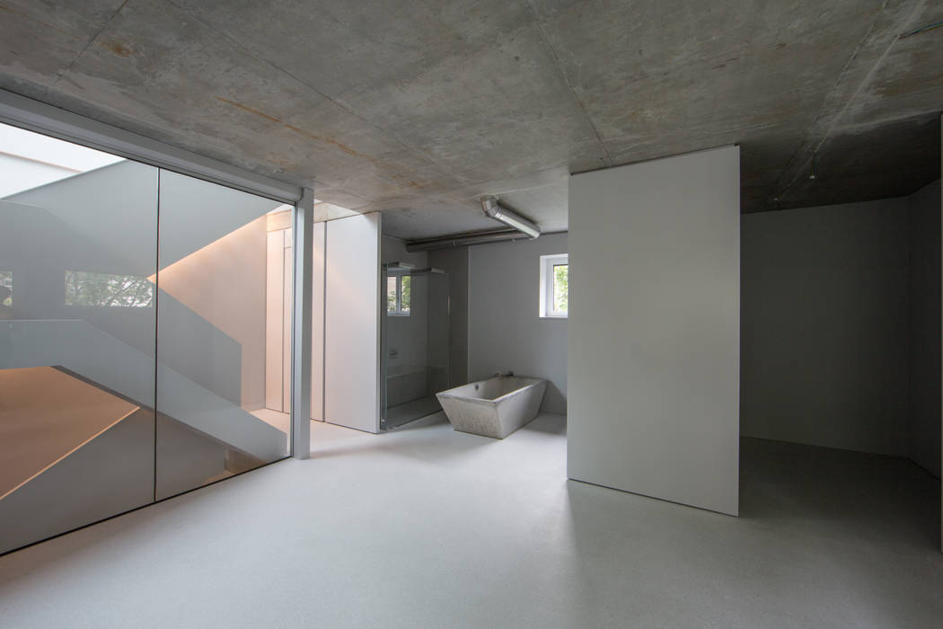 7047 // Concrete, designyougo - architects and designers designyougo - architects and designers ミニマルスタイルの お風呂・バスルーム コンクリート