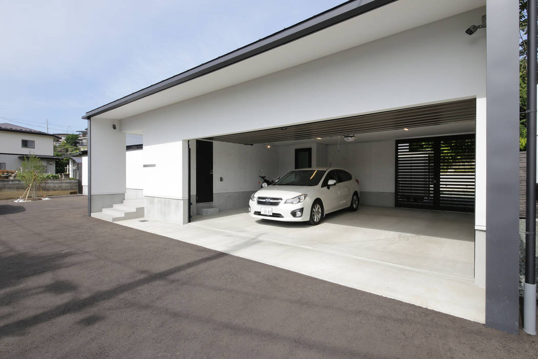 大坪和朗建築設計事務所 Kazuro Otsubo Architects Modern Garage Shed Homify