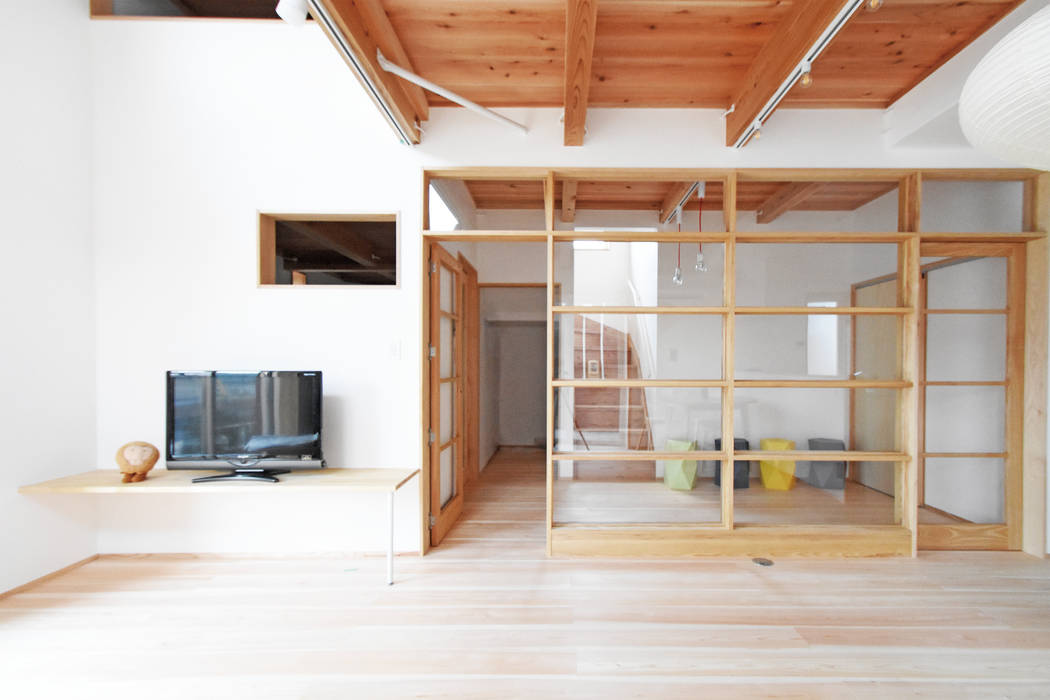 借景を愉しむ箱の家, 合同会社negla設計室 合同会社negla設計室 Scandinavian style living room Glass