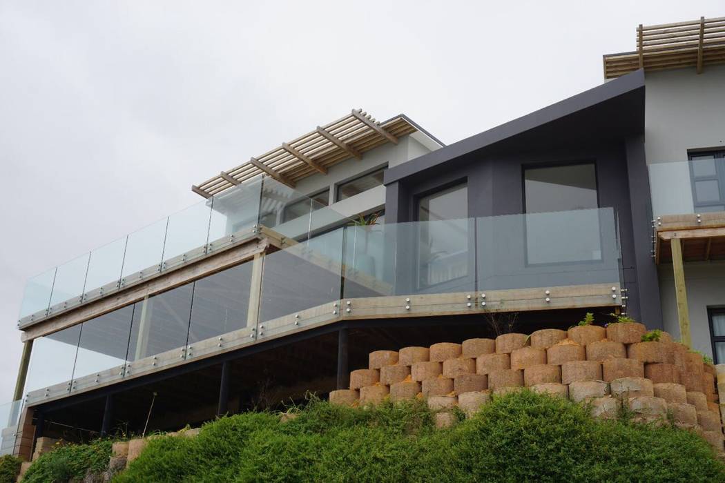 Brenton House main facade XO Architects Inc. Modern houses Solid Wood Multicolored house,sergio nunes,renovation,sea views