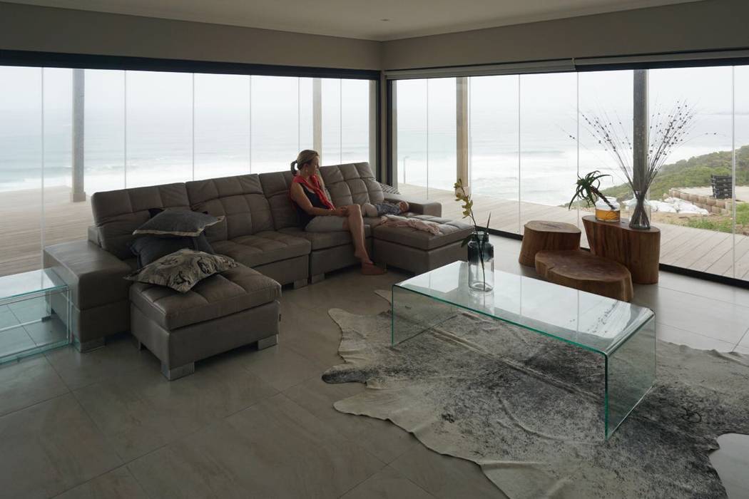 Brenton House living room 01 XO Architects Inc. Living room Glass sea view,house,renovation,sergio nunes