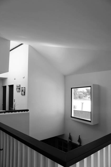 CASA X , Francisco Parada Arquitectos Francisco Parada Arquitectos Pasillos, halls y escaleras minimalistas