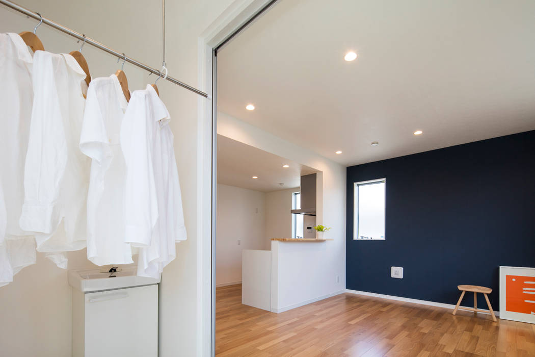 homify Modern dressing room