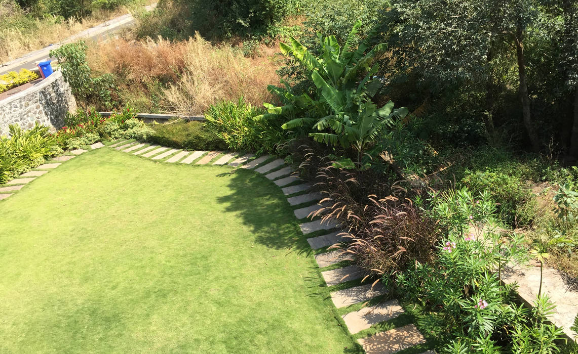 Stepping stone pathway Land Design landscape architects Modern garden