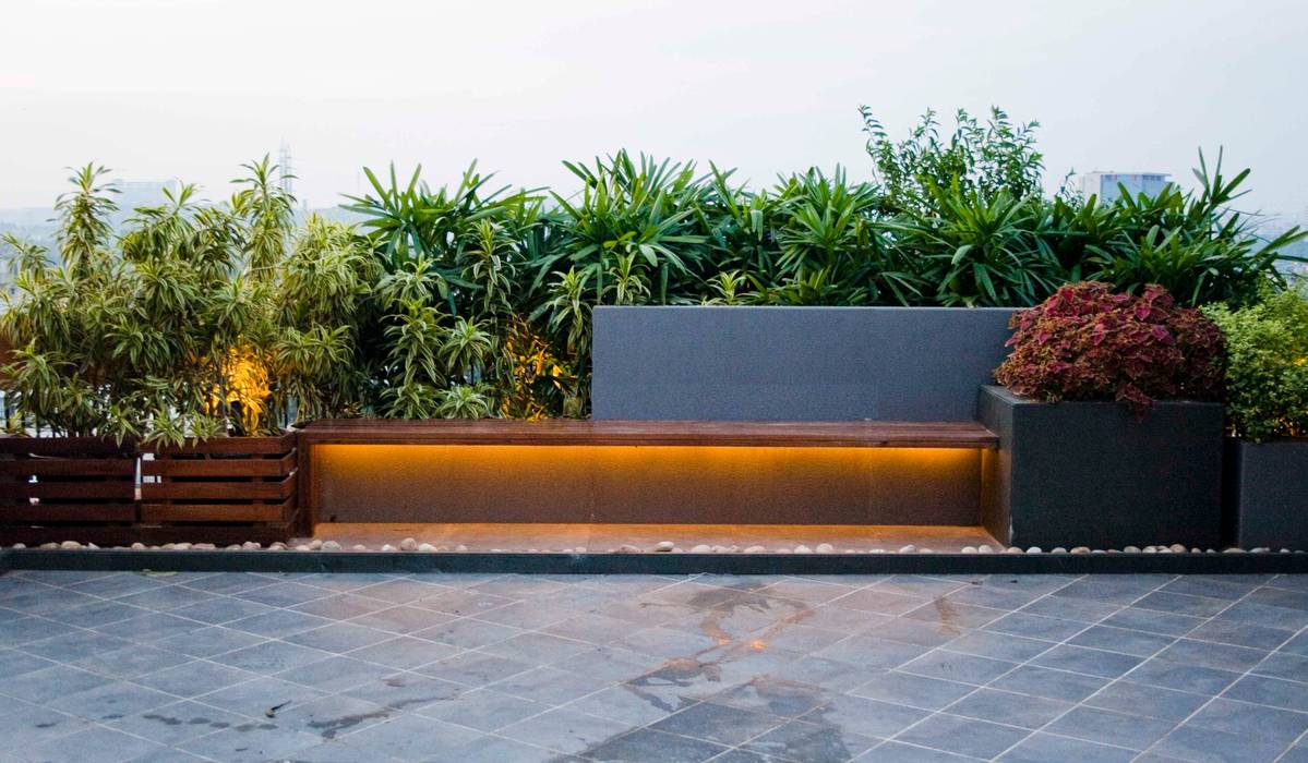 Seat and planter area Land Design landscape architects Modern Garden