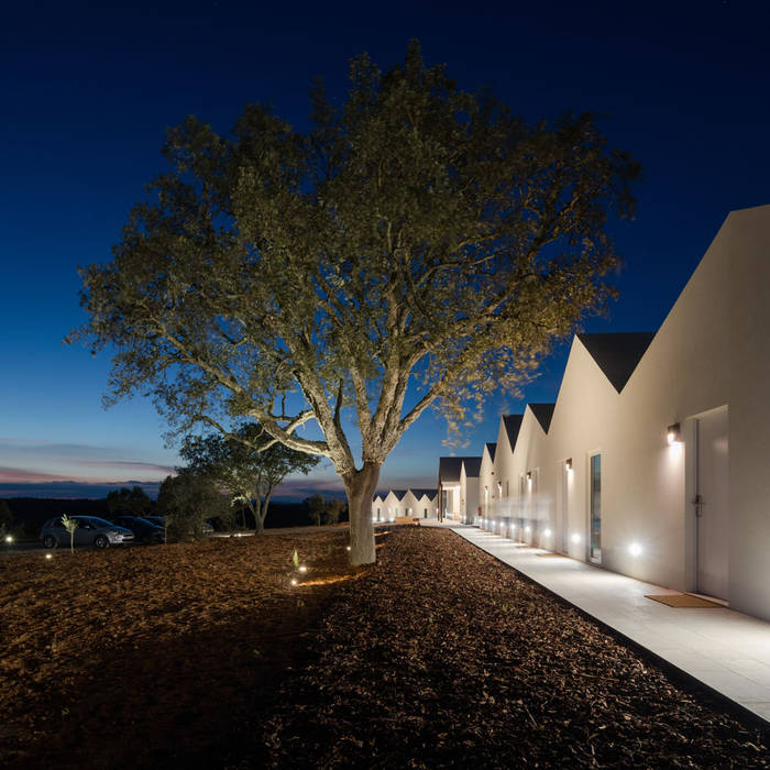 Jardines modernos de FAT - Future Architecture Thinking Moderno