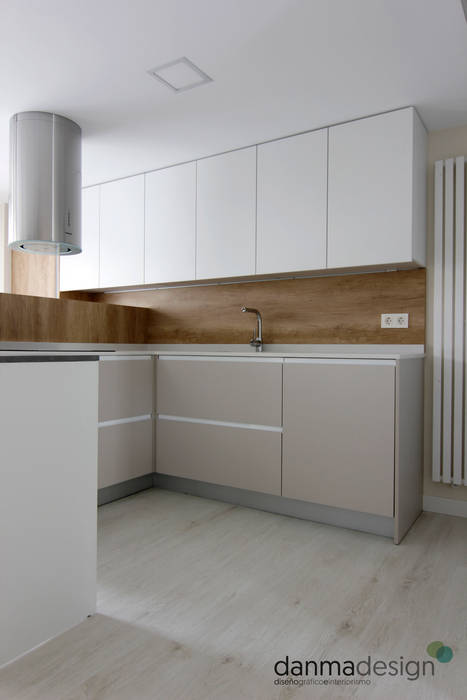 Vivienda Nórdica - Pureza y Simplicidad, Danma Design Danma Design Kitchen Wood-Plastic Composite