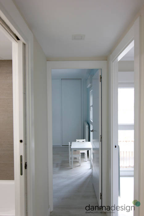 Vivienda Nórdica - Pureza y Simplicidad, Danma Design Danma Design Scandinavian style corridor, hallway& stairs