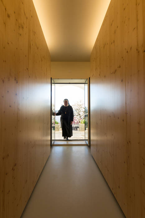 Entrada jardim por Helena Botelho Arquitectura