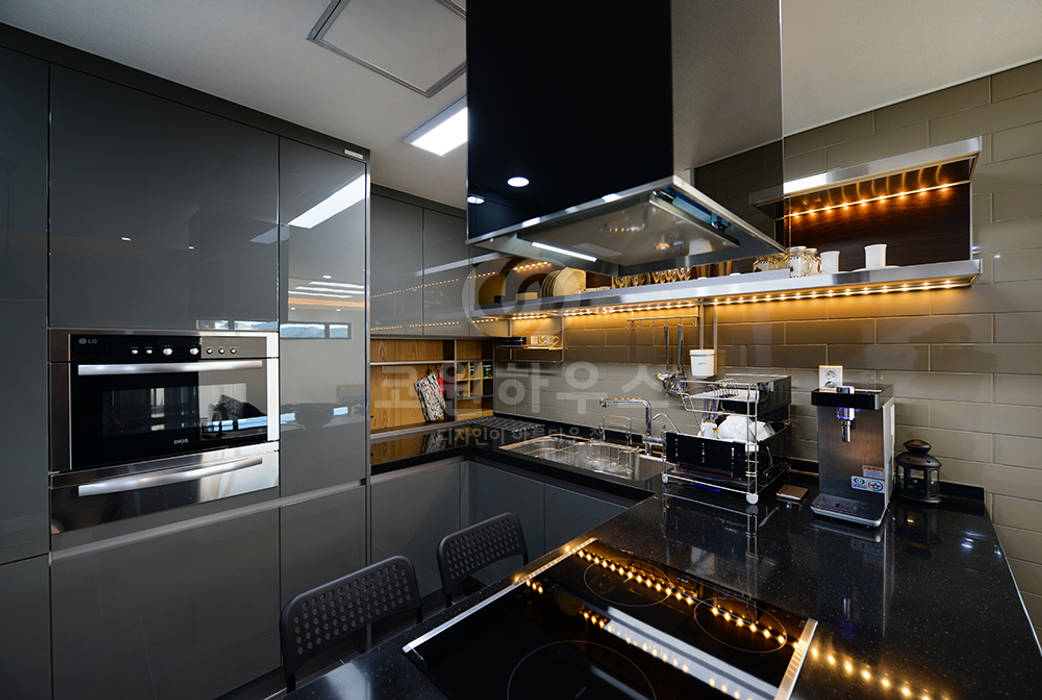 homify Modern kitchen