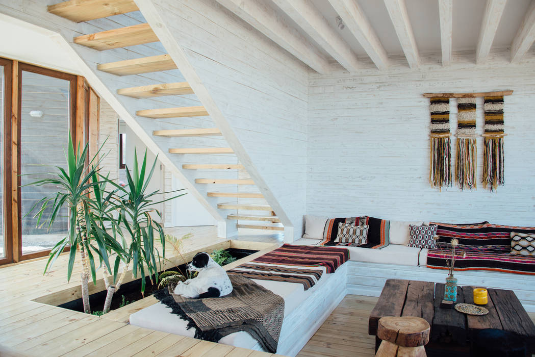 estar Thomas Löwenstein arquitecto Livings de estilo rústico Madera Acabado en madera los molles,casa de madera,casa de playa,segunda vivienda,rocas del mar
