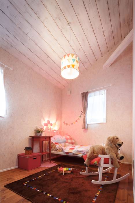 house-06, dwarf dwarf オリジナルデザインの 子供部屋 建物,木,点灯,窓,オレンジ,インテリア・デザイン,床,フローリング,装飾,リビングルーム