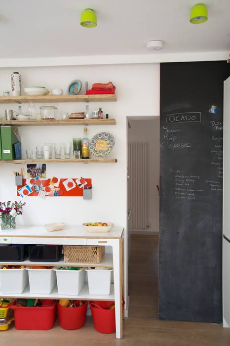 Kitchen A2studio 現代廚房設計點子、靈感&圖片 收納櫃與書櫃