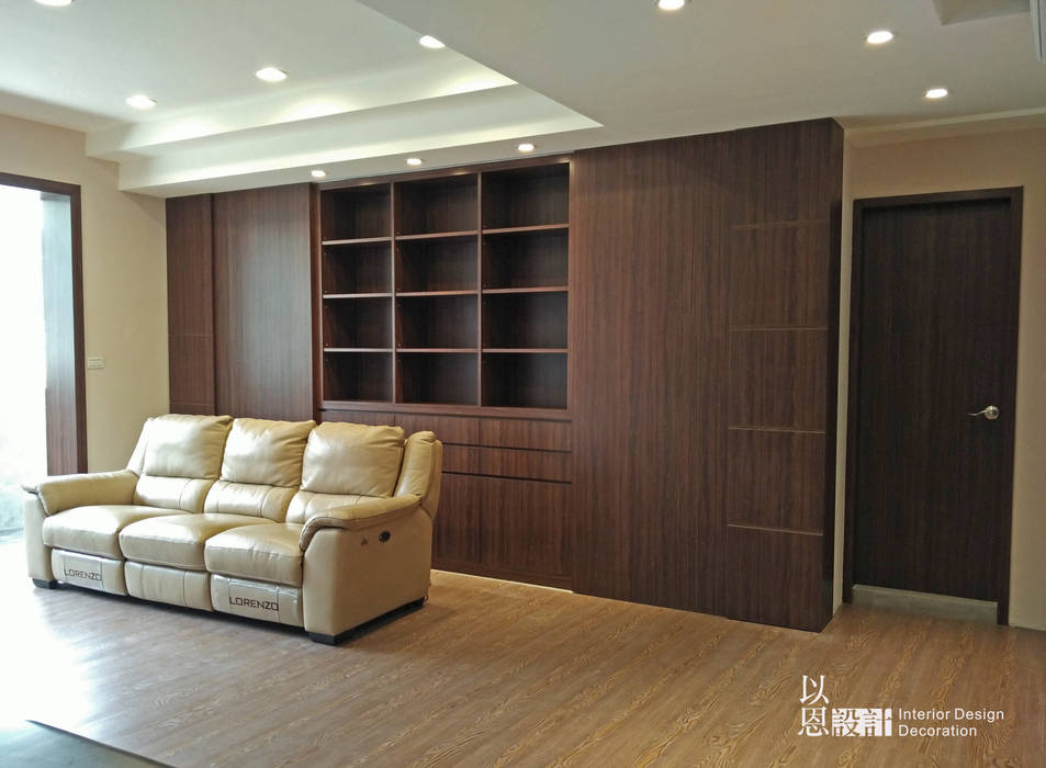 客廳書櫃 以恩室內裝修設計工程有限公司 现代客厅設計點子、靈感 & 圖片