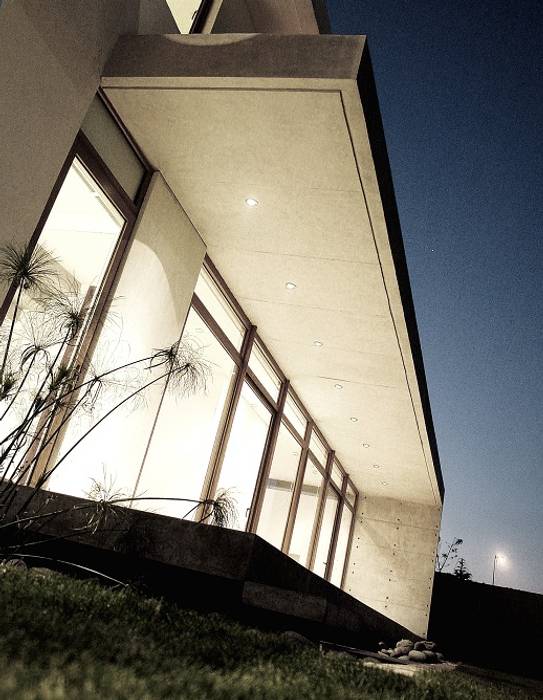 Terraza - Hormigón a la Vista - Cristales - Transparencia JPV Arquitecto Casas estilo moderno: ideas, arquitectura e imágenes