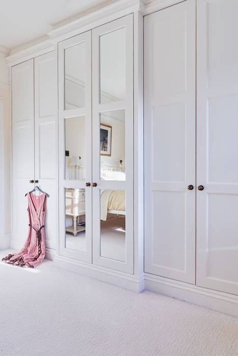 Bespoke wardrobe Purdom's Bespoke Furniture Phòng ngủ phong cách đồng quê Gỗ Wood effect white,wardrobe,bespoke,mirror,fitted carpet,mirrored wardrobe,Wardrobes & closets