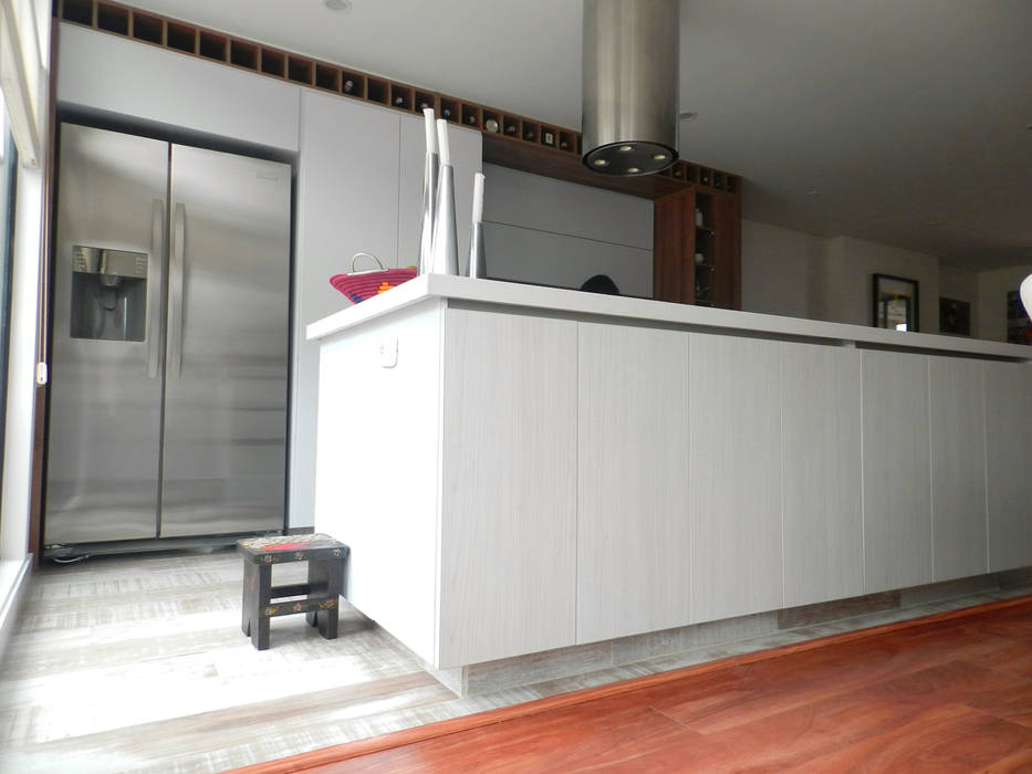 Apartamento Circunvalar, BIANCO BIANCO Cocinas modernas Aglomerado Almacenamiento y despensa