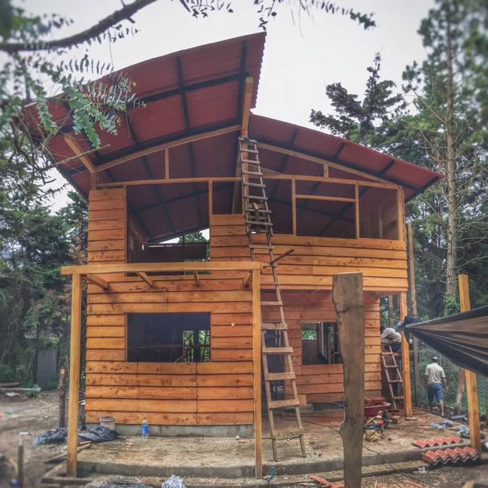 Construccion gechamul Casas de estilo rústico Madera Acabado en madera