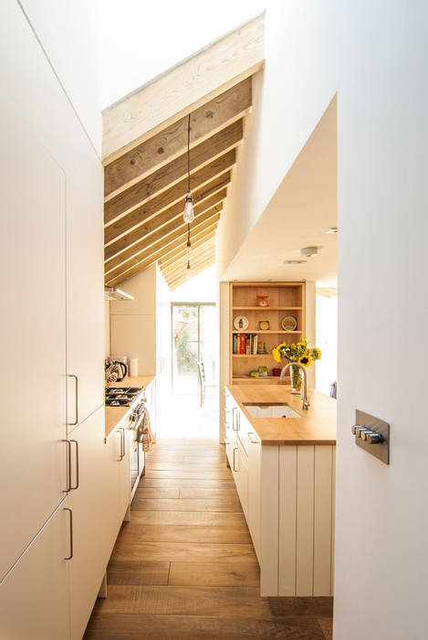 OLDFIELD ROAD, Bradley Van Der Straeten Architects Bradley Van Der Straeten Architects Modern kitchen Wood Wood effect