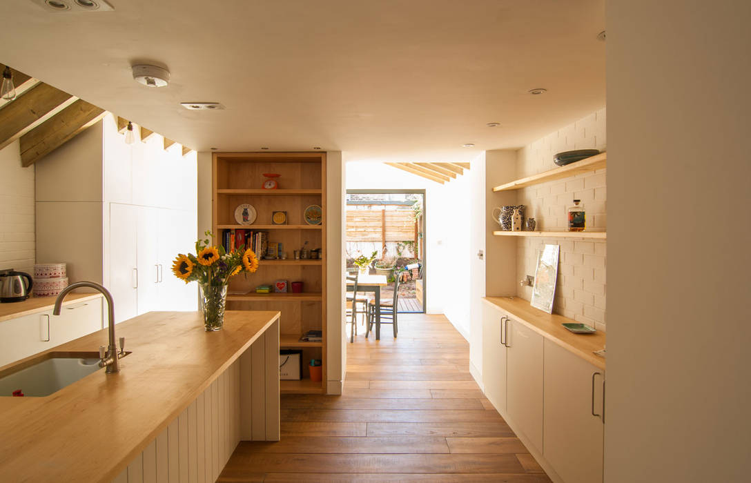 OLDFIELD ROAD, Bradley Van Der Straeten Architects Bradley Van Der Straeten Architects Modern kitchen Wood Wood effect