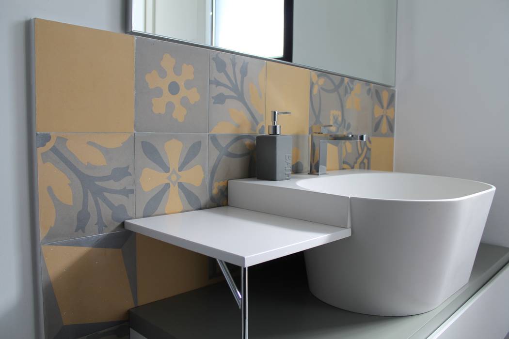 Stanza da bagno in cementine decorate, Romano pavimenti Romano pavimenti Eclectic style bathroom Tiles