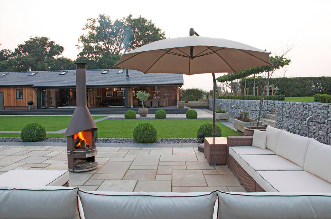 A Garden for Entertaining in Charlesworth Design Minimalistische tuinen firepit,sofa,boxballs,parasol,gabions,paving,terrace,patio,lawn,gardenroom