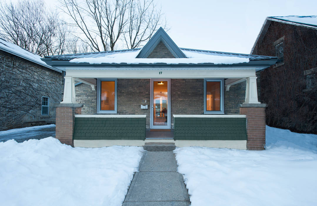 Guelph Deep Energy Retrofit, Solares Architecture Solares Architecture Casas minimalistas