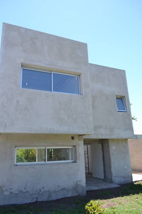 Fachada frente Estudio Pauloni Arquitectura Casas modernas: Ideas, imágenes y decoración fachada,vivienda,exterior,moderna,ventanas