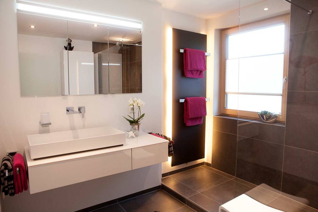 Edles design: badezimmer von heimwohl gmbh | homify Edles design: badezimmer von heimwohl gmbh | homify