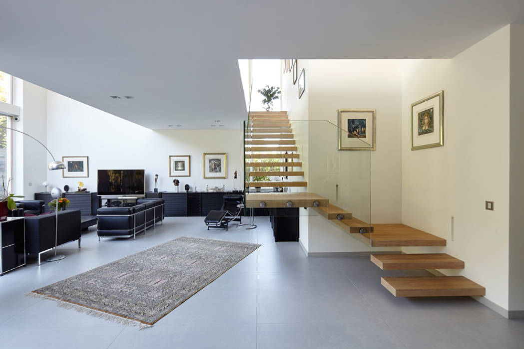 Treppenaufgang Am Wohnzimmer Moderne Wohnzimmer Von Falke
