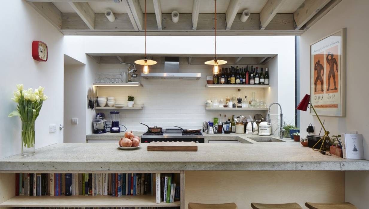 Breakfast Bar Fraher and Findlay 現代廚房設計點子、靈感&圖片 水泥 Skylight,polished concrete,worktop,breakfast bar,recycled scaffolding,pendant lighting,retro,modern,contemporary,minamilist,raw,open living