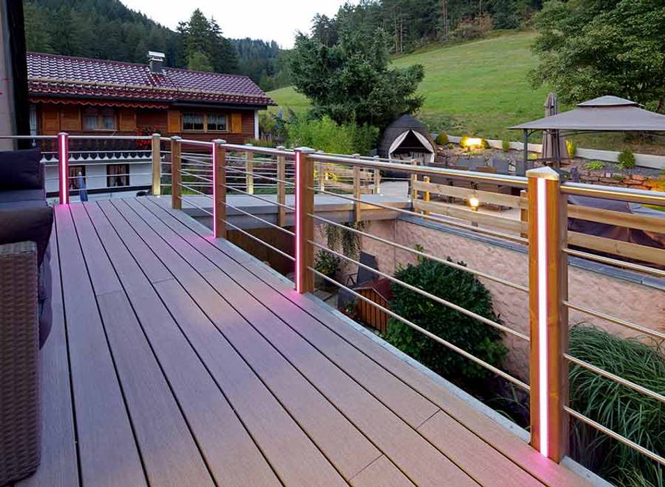 Wpc Terrasse Und Lichtpfosten Moderner Balkon Veranda Terrasse Von Braun Wurfele Holz Im Garten Modern Holz Kunststoff Verbund Homify