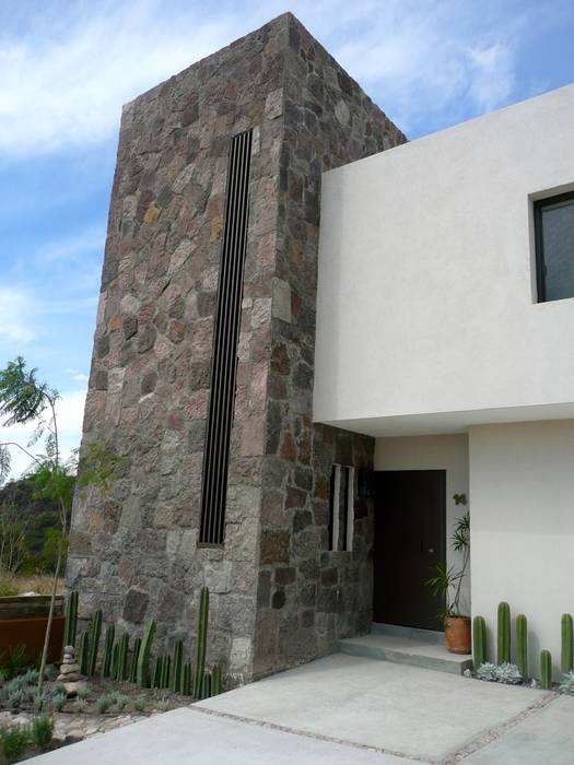 Casa Torre de piedra, Alberto M. Saavedra Alberto M. Saavedra Casas de estilo ecléctico