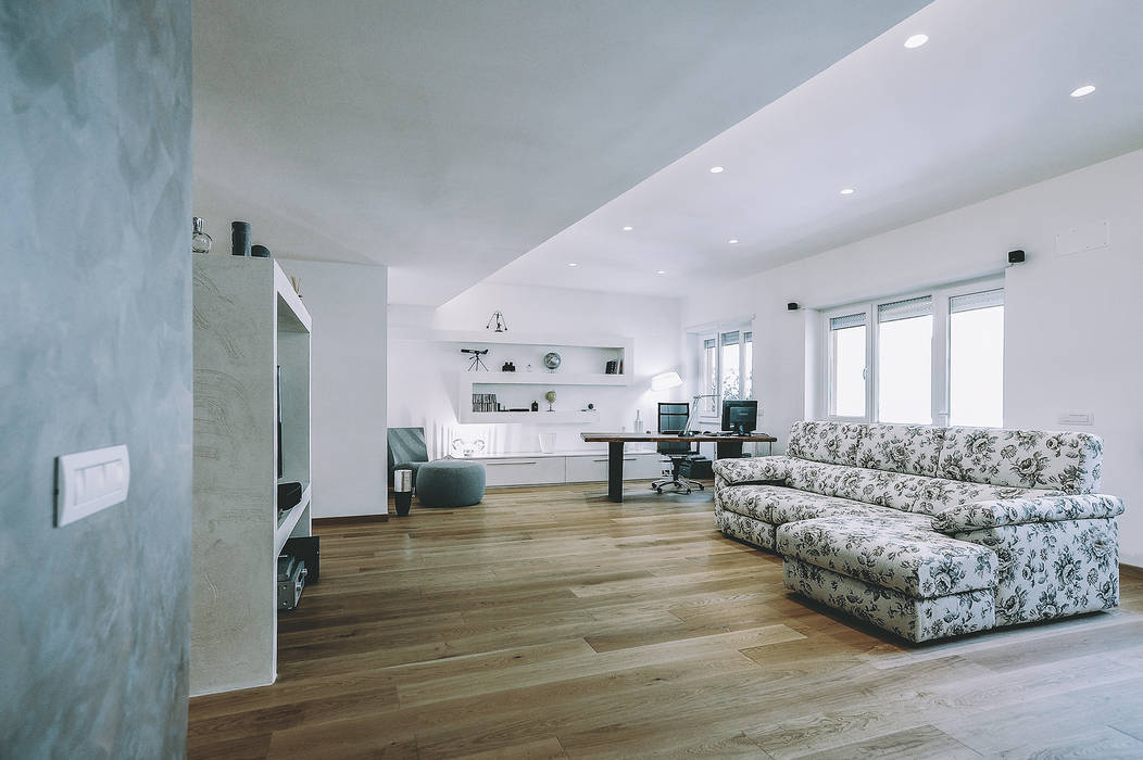 Ristrutturazione completa appartamento a Roma , piano a piano a 现代客厅設計點子、靈感 & 圖片