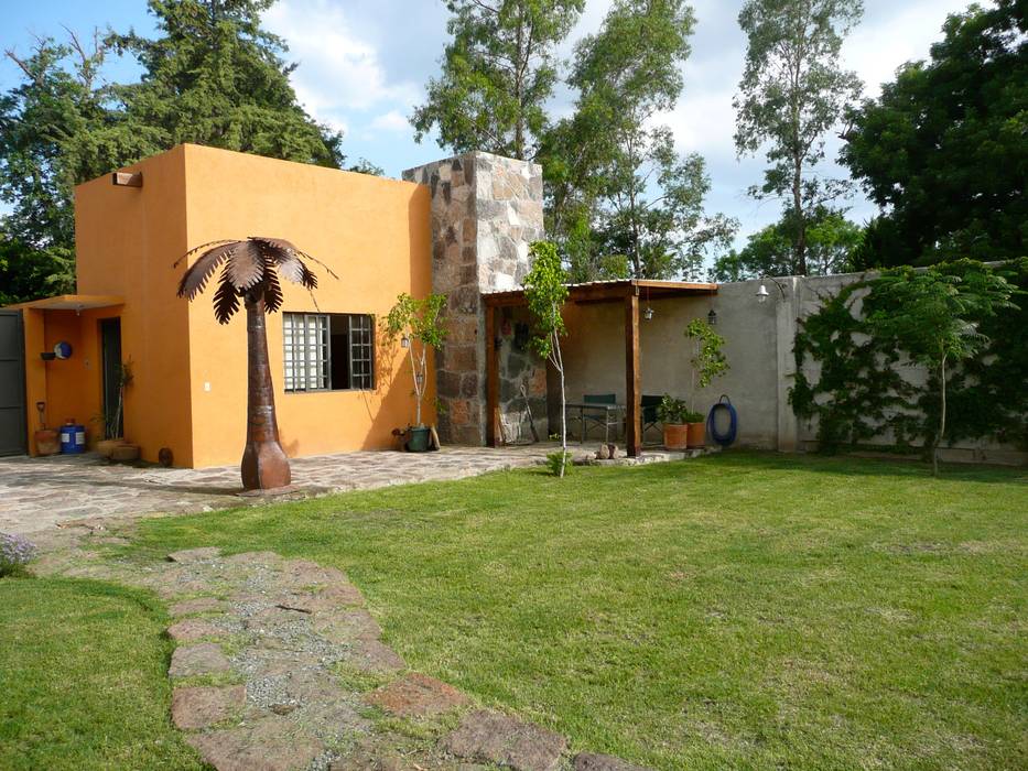 Casita El Cubo, Alberto M. Saavedra Alberto M. Saavedra Jardines de estilo rústico