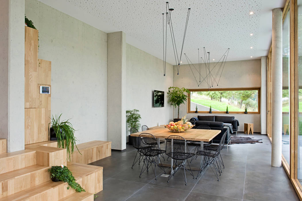 Ökologisches Traumhaus aus Beton und Massivholz, Maisons Loginter Maisons Loginter Modern living room